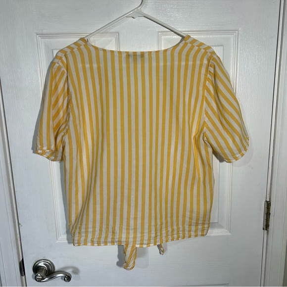 Madewell Agency Tie-Front Button Top in Pompano Stripe. Size Large Yellow White - Picture 6 of 9